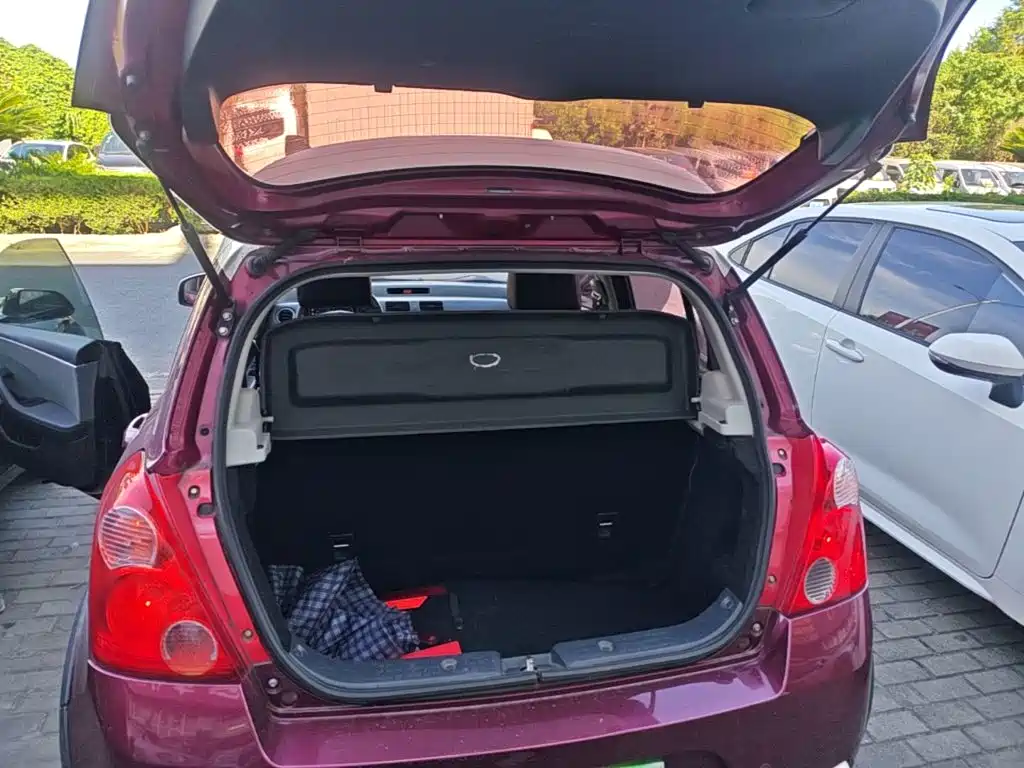 Фото 19 - Suzuki Swift