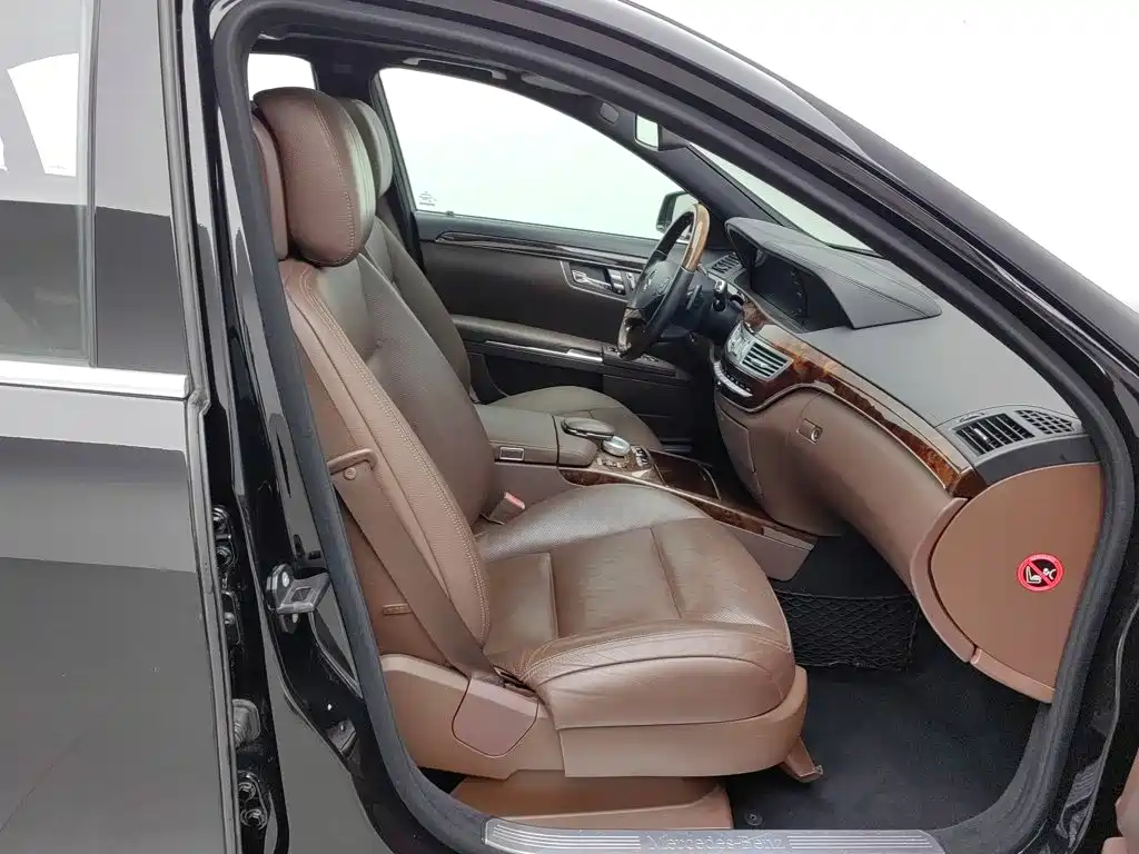 Фото 23 - Mercedes-Benz S-Class