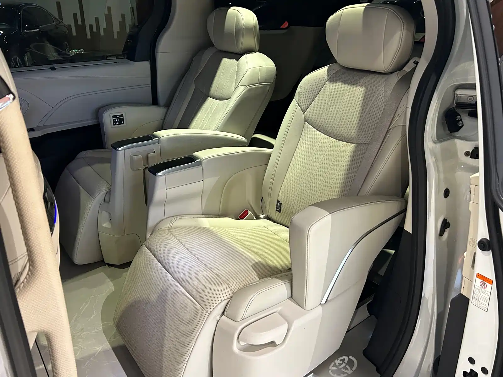 Фото 17 - Toyota Granvia