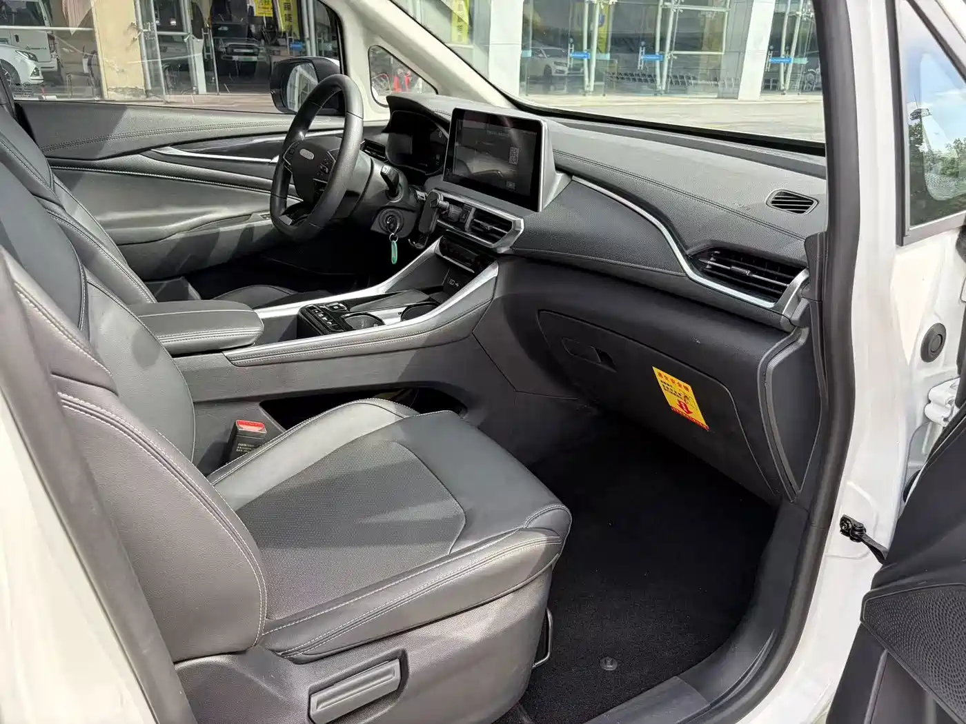 SAIC Maxus EUNIQ 5 2022 2022 Elite Edition 6-seater