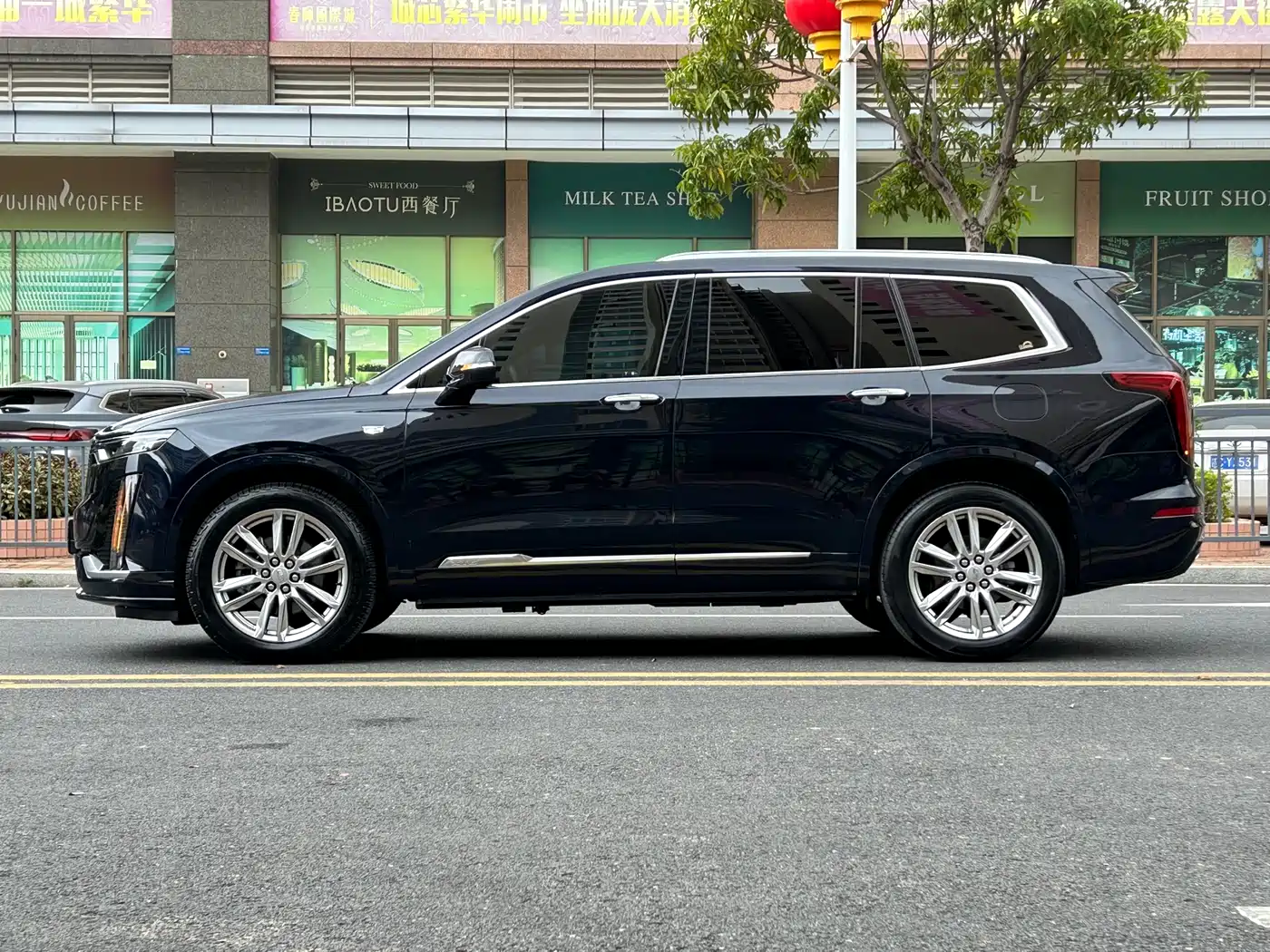 CADILLAC XT6
