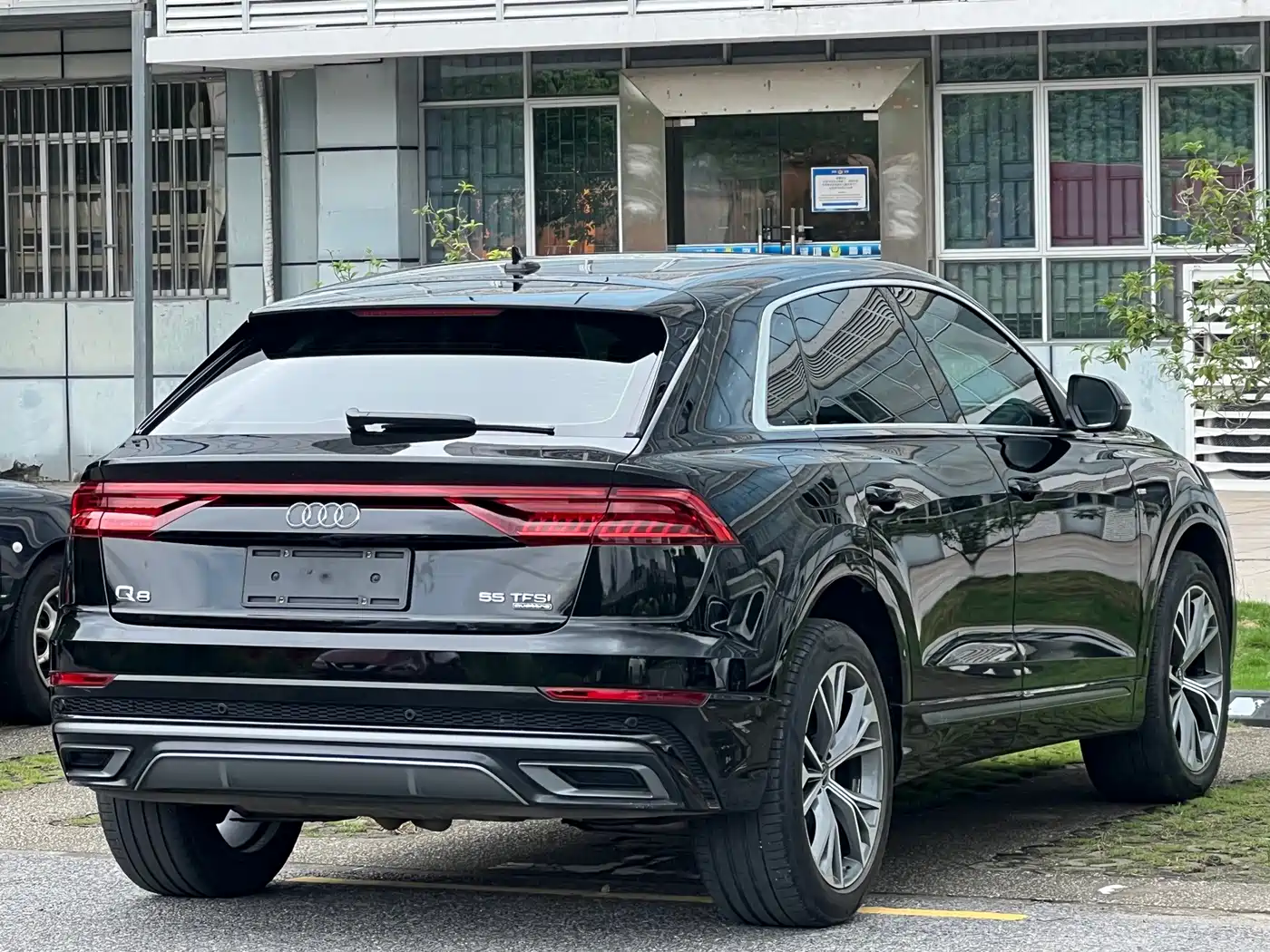 Audi Q8 2023 2022 55 TFSI Luxury Dynamic