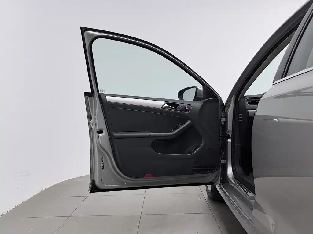 Фото 8 - Volkswagen Sagitar
