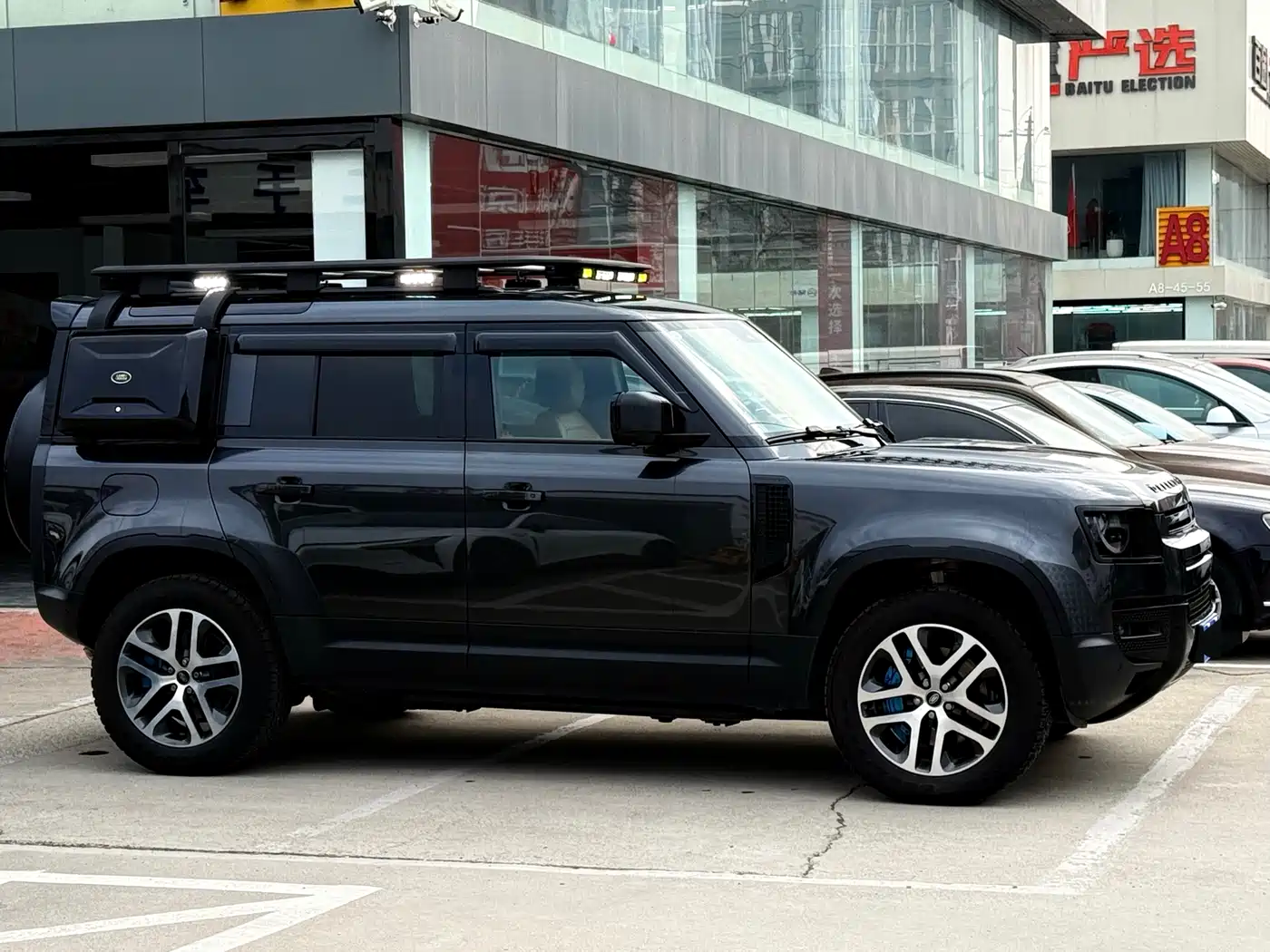 Land Rover Defender 2024 110 3.0T P400 Dark Special Edition фото 5