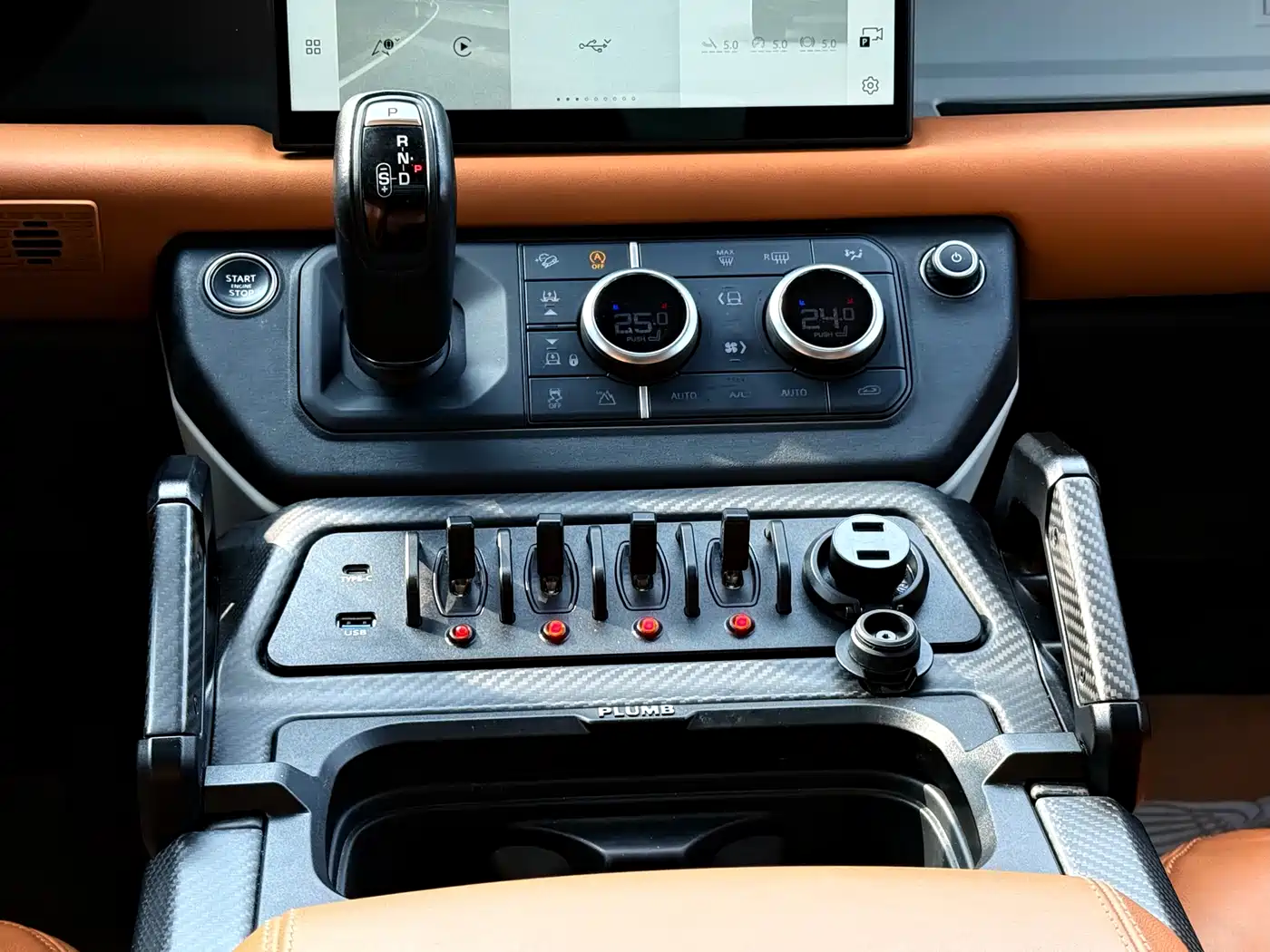 Land Rover Defender 2024 110 3.0T P400 Dark Special Edition фото 13