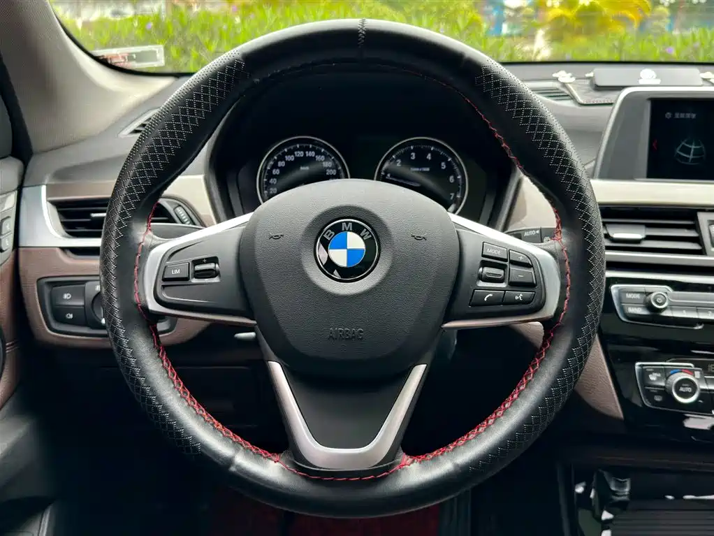 BMW X1 2019 sDrive18Li Premium Model фото 21