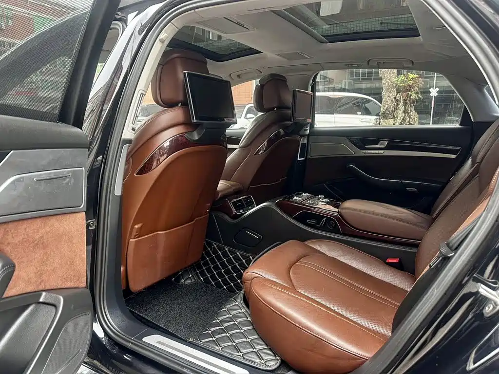 Фото 6 - Audi A8