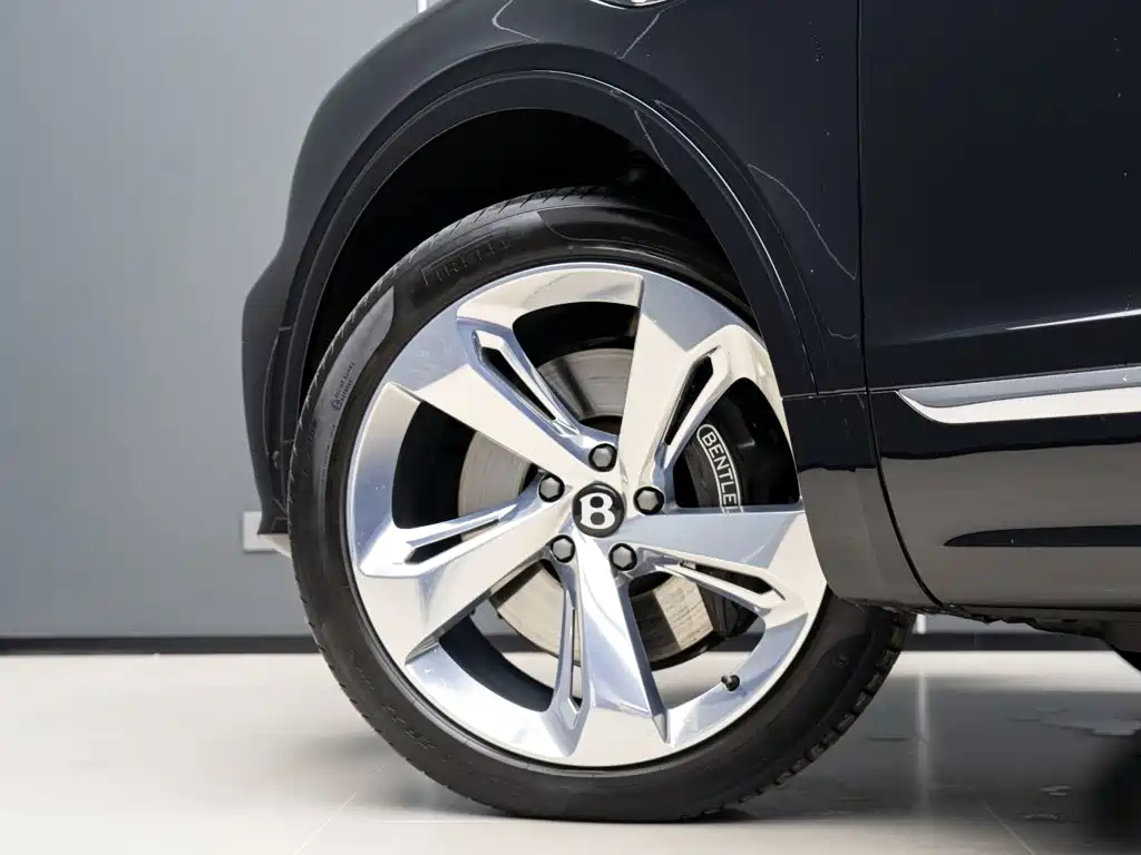Bentley Bentayga 2024 2023 4.0T V8 Long Wheelbase Version
