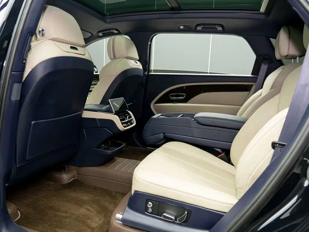 Bentley Bentayga 2024 2023 4.0T V8 Long Wheelbase Version