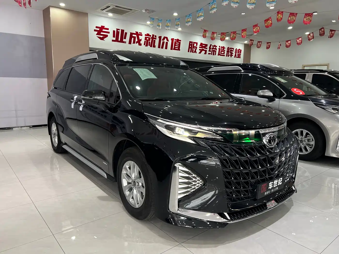 Toyota Granvia 2024 2.5L Hybrid Comfort фото 3