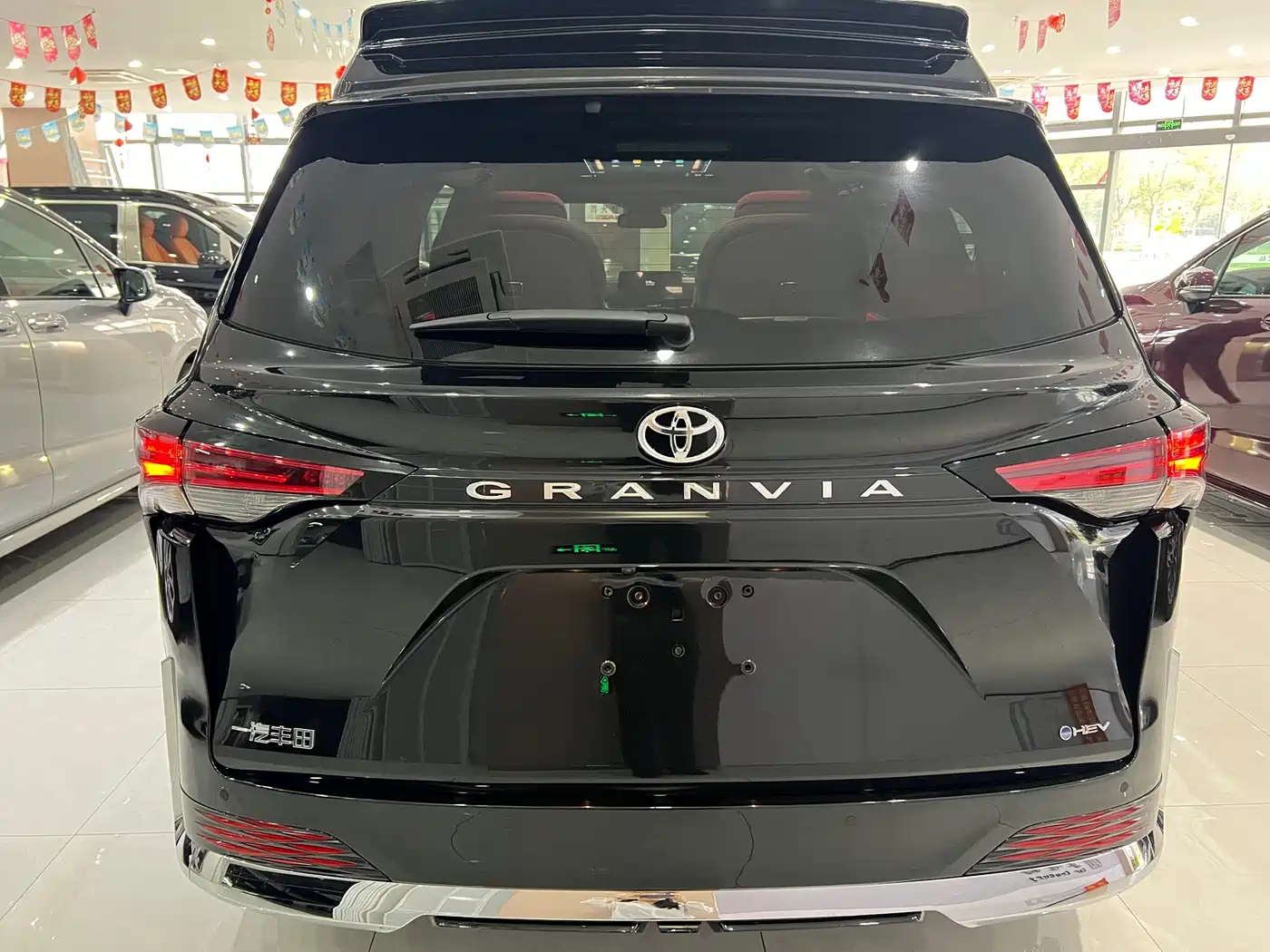 Toyota Granvia 2024 2.5L Hybrid Comfort фото 20