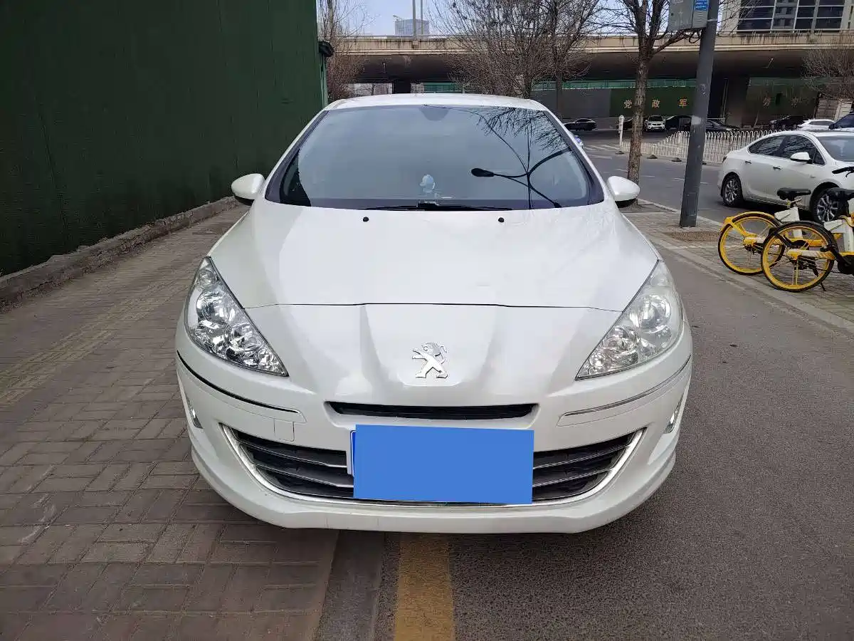 Peugeot 408 2013 2.0L Automatic Comfort Edition фото 2