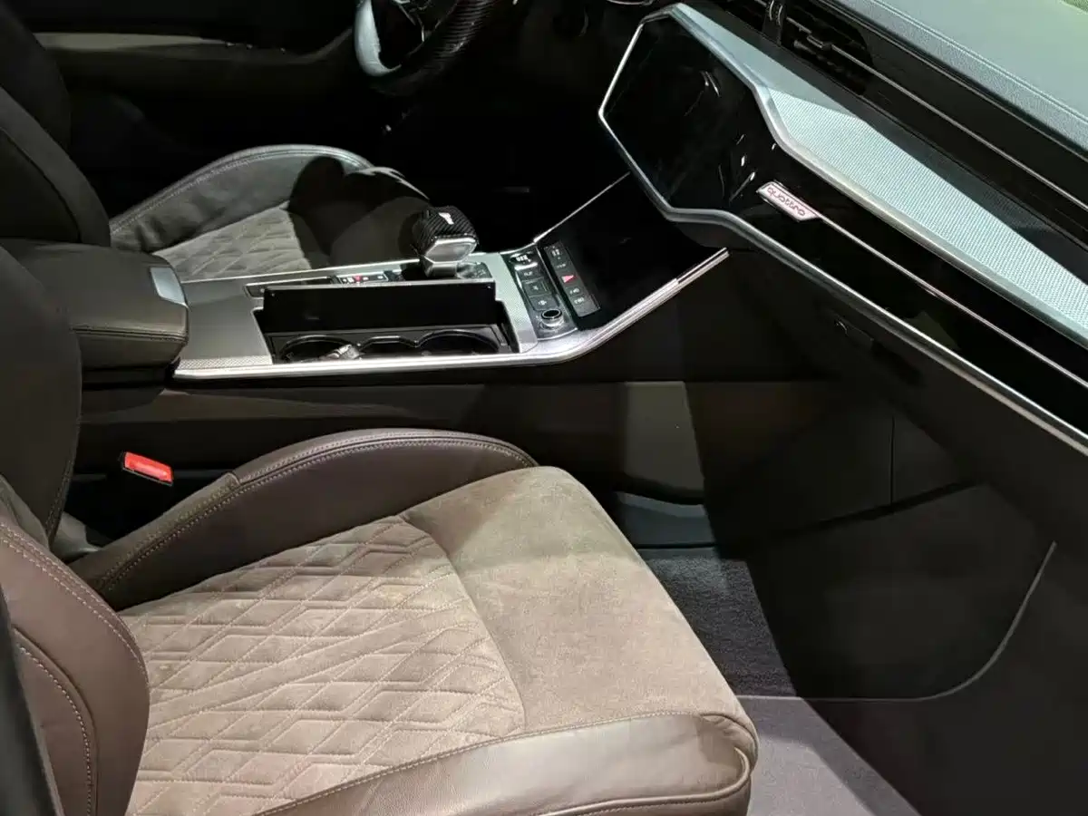 Фото 4 - Audi A7L