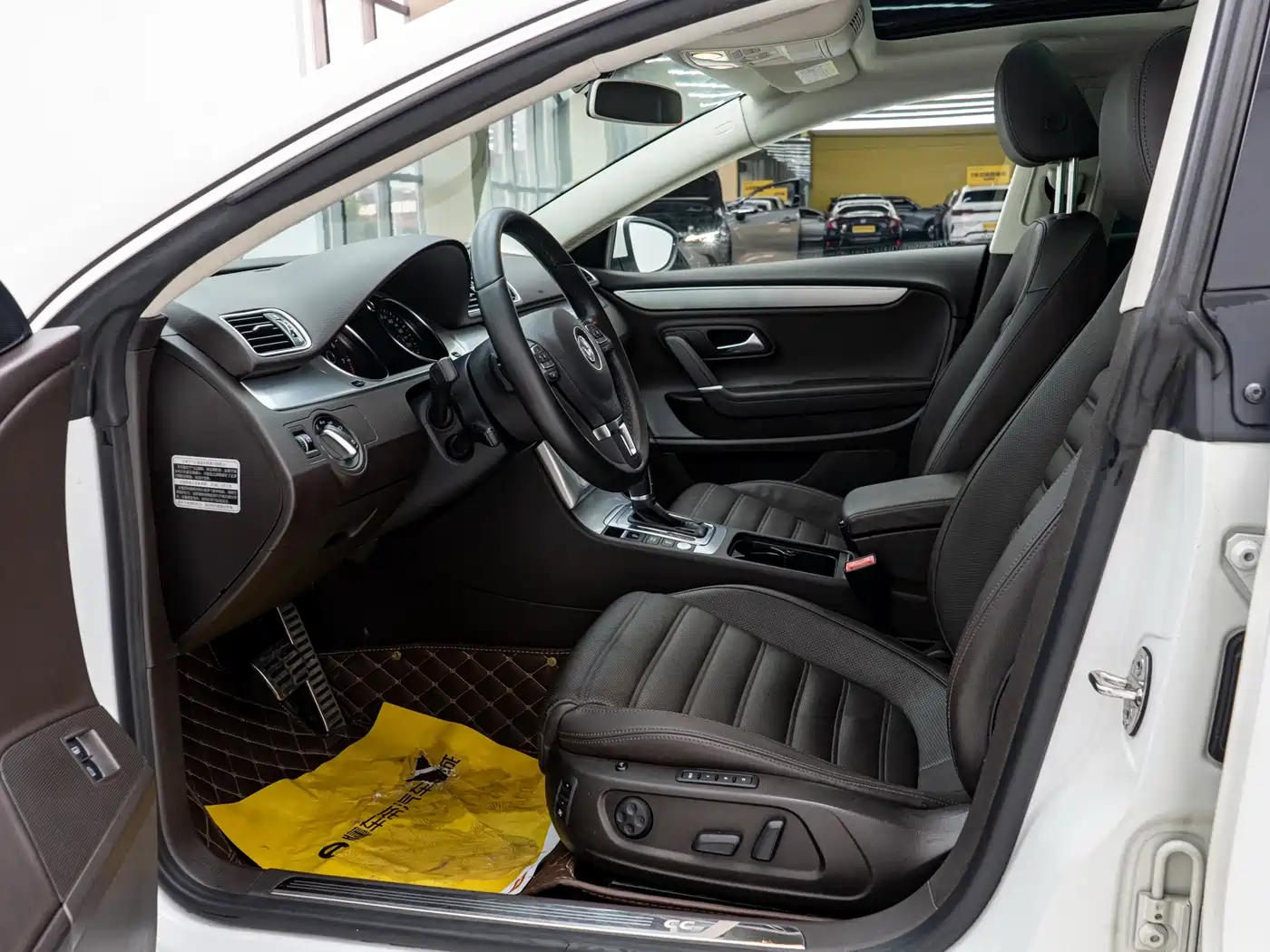 Volkswagen FAW-Volkswagen CC 2016 Model 2.0TSI Luxury фото 6