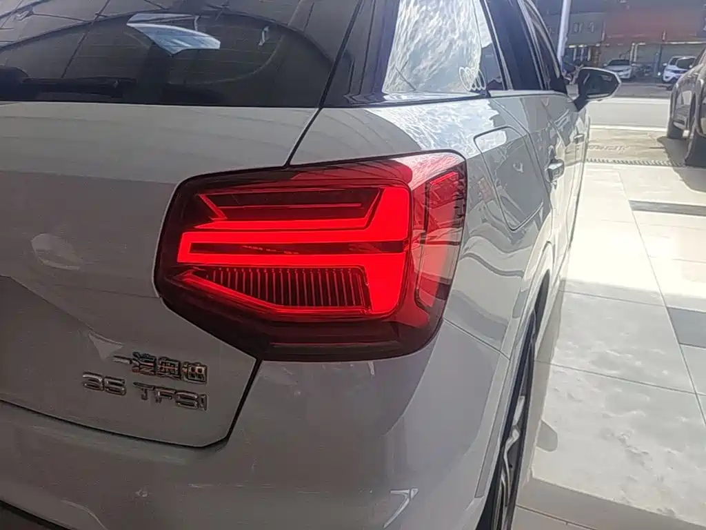 Фото 8 - Audi Q2L