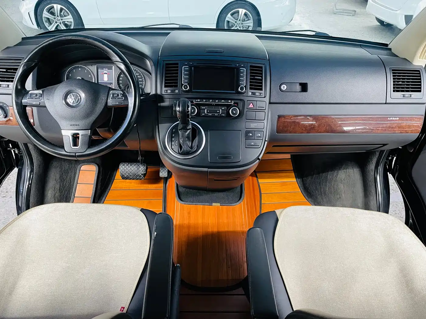 Volkswagen Multivan 2012 2.0TSI 4WD Premium фото 9
