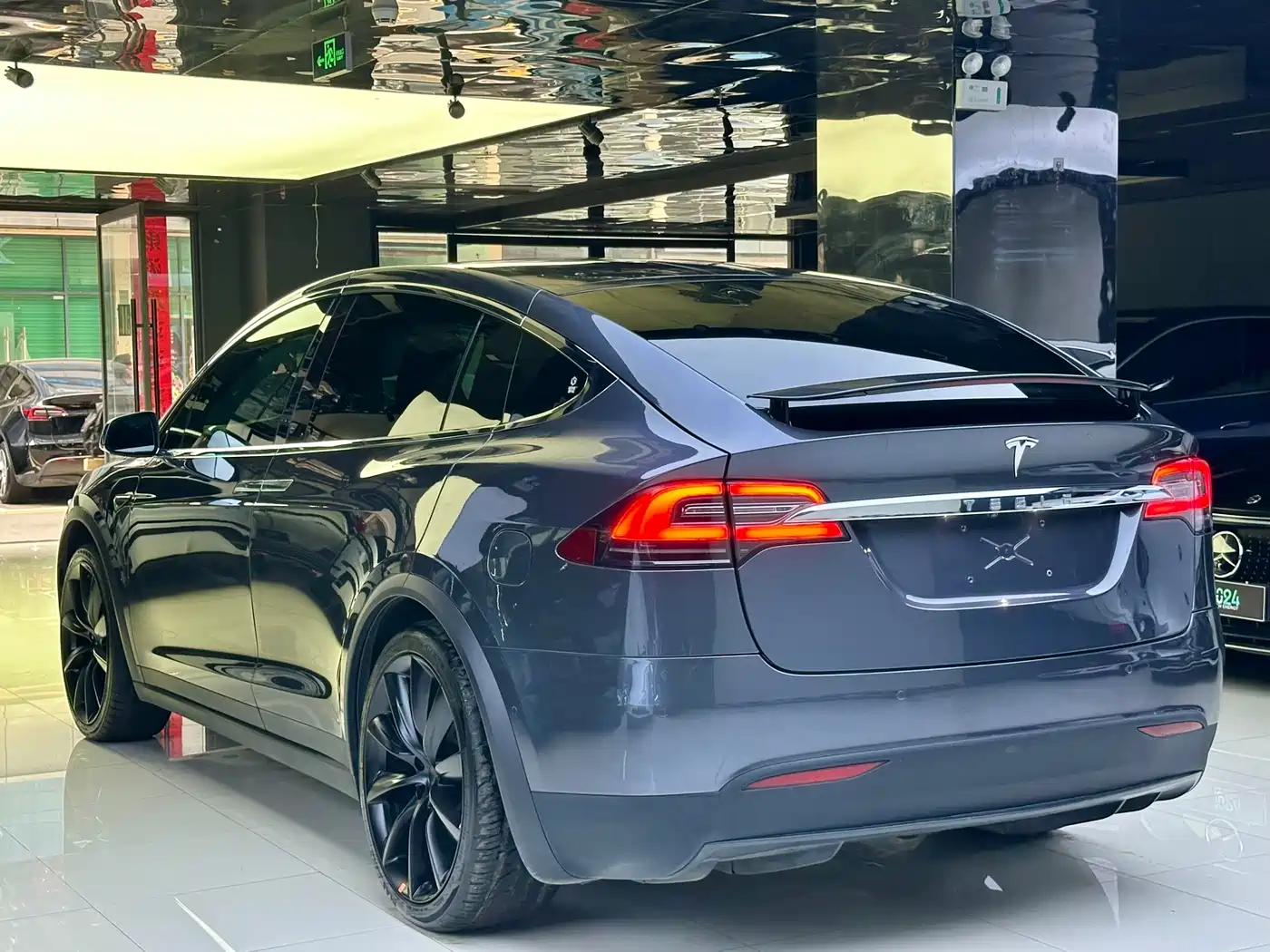 TESLA MODEL X