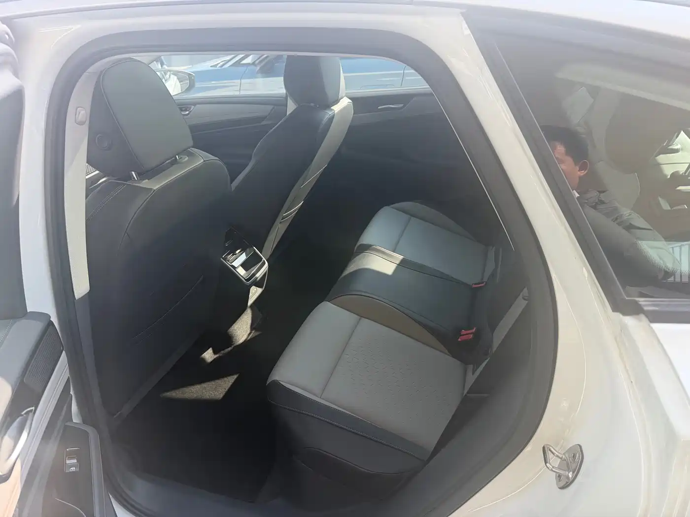 VOLKSWAGEN ID.7 VIZZION