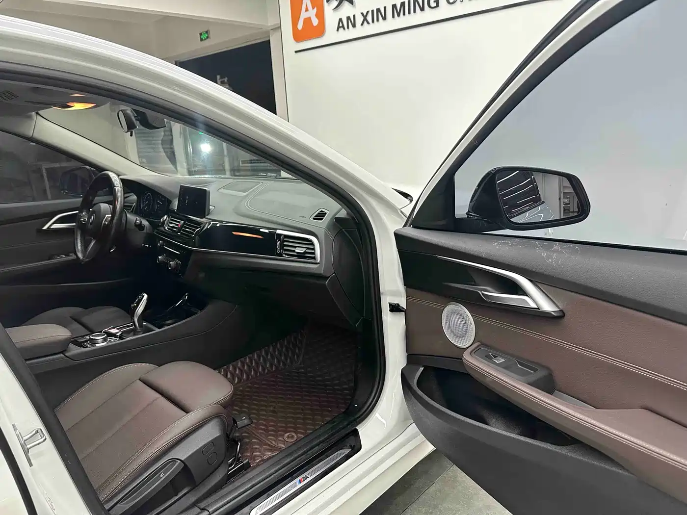 BMW 1 Series 2021 120i M Sport Shadow Edition фото 12
