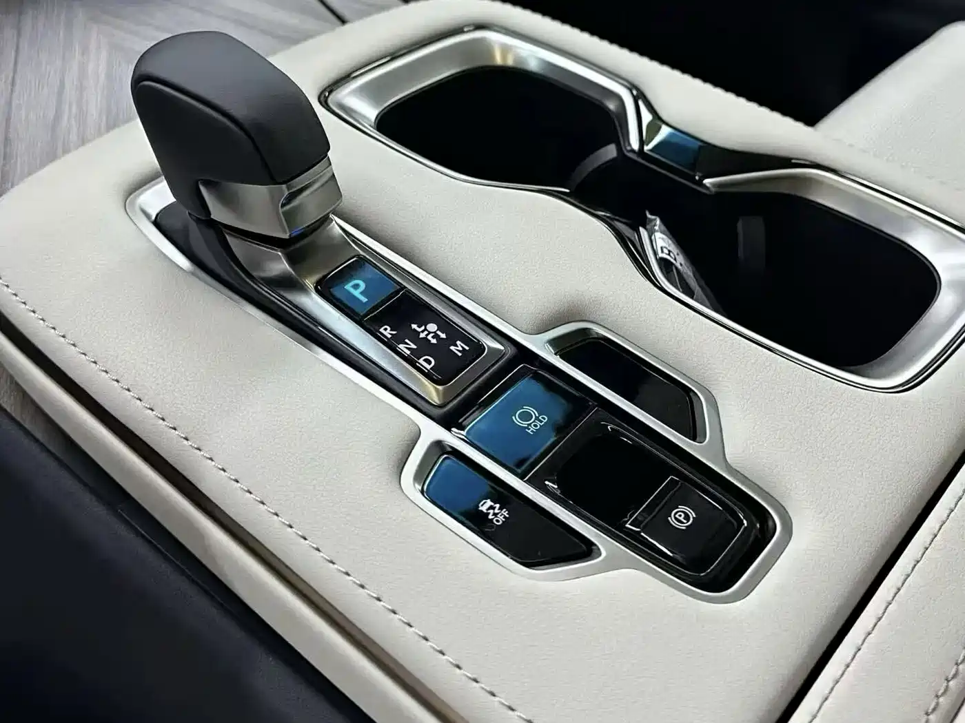 Lexus LM 2025 Model 350h Seven-Seater Elegance Edition фото 6
