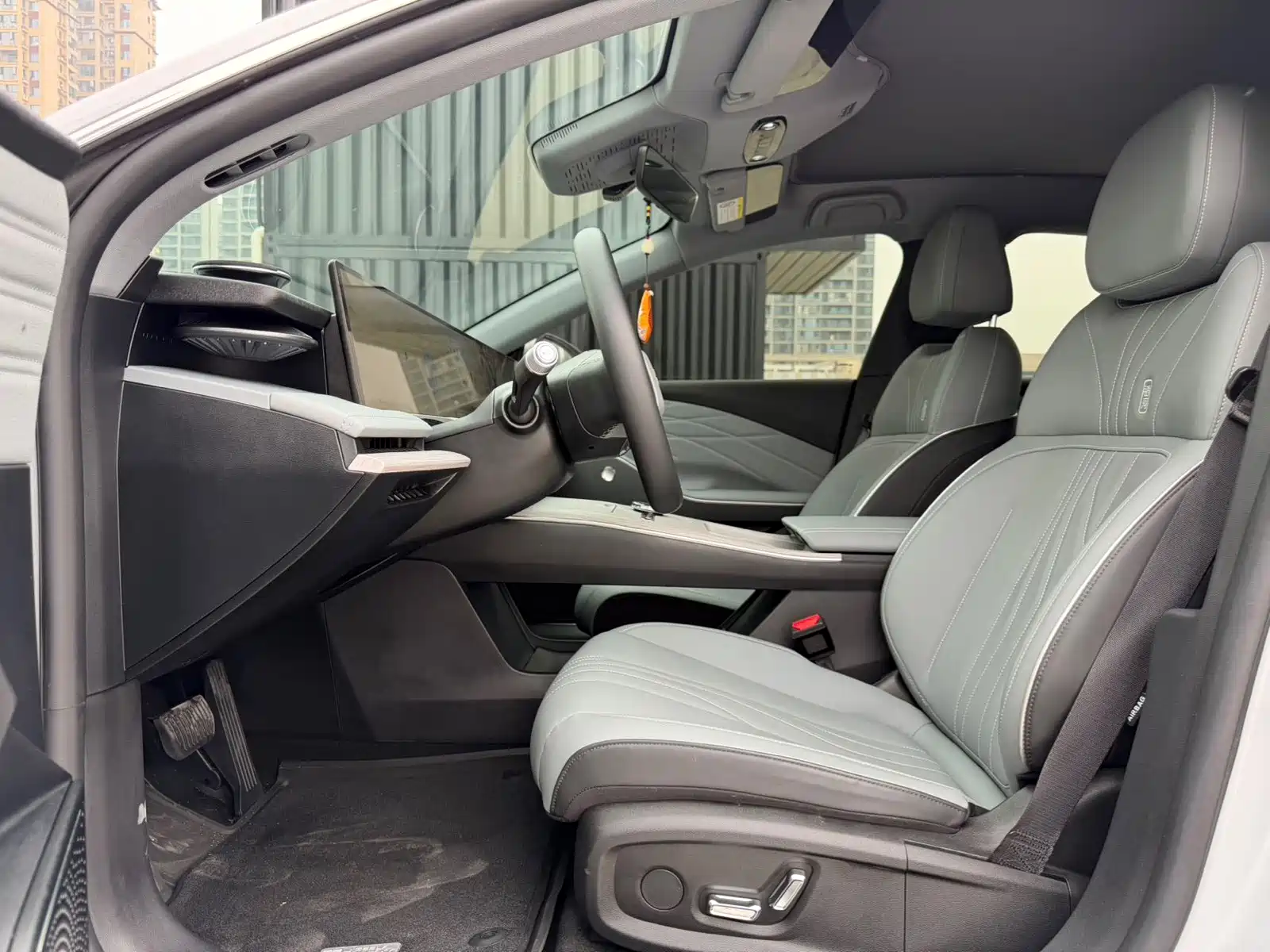 Фото 4 - Geely Galaxy Galaxy E8