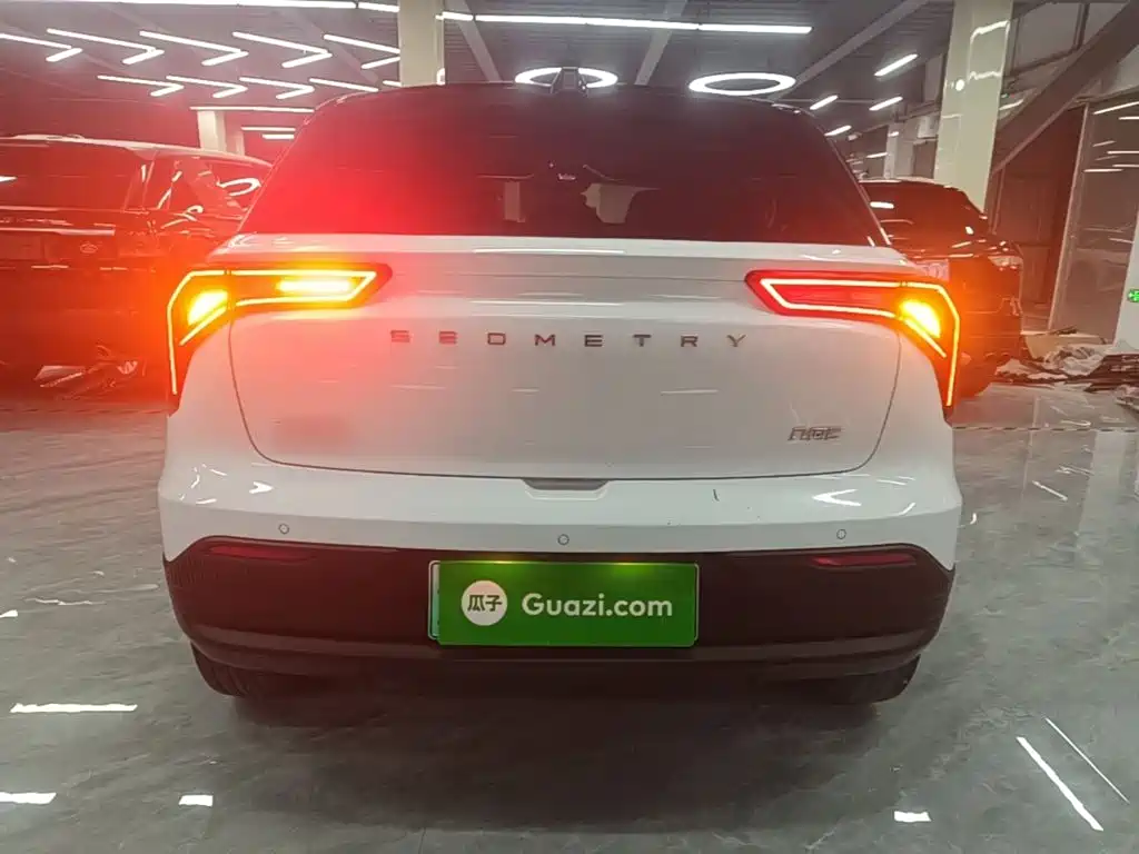 Фото 6 - Geely Geometry E Firefly