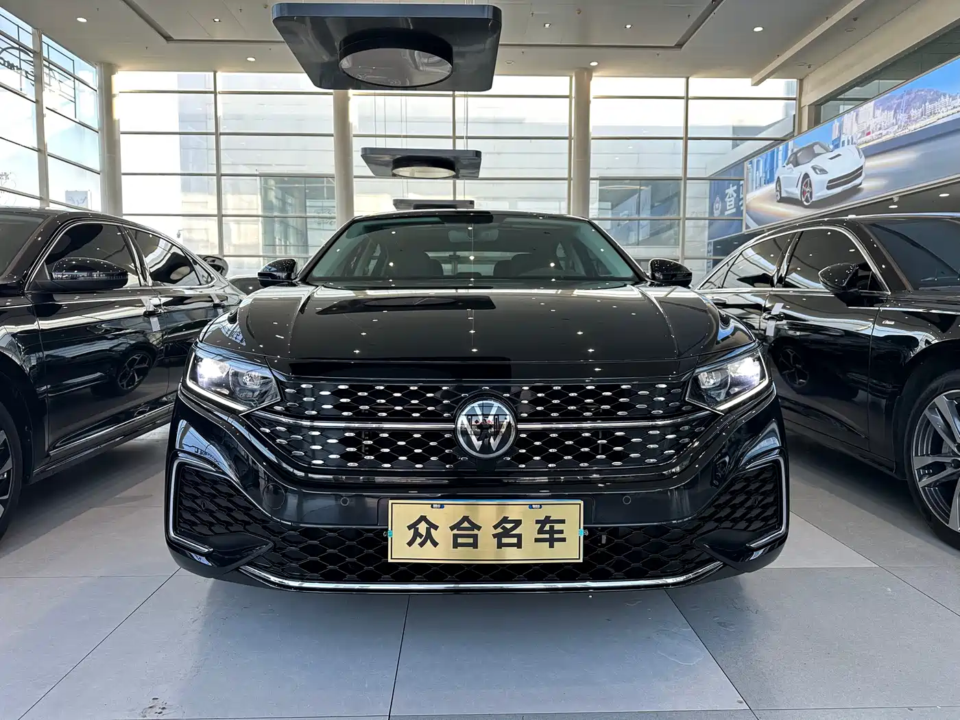 Volkswagen Passat 2025 Outstanding 380TSI Starlight Dragon Soaring Edition фото 2