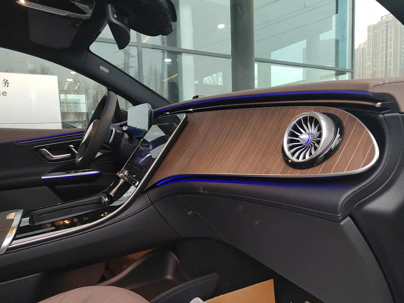 MERCEDES-BENZ EQE SUV