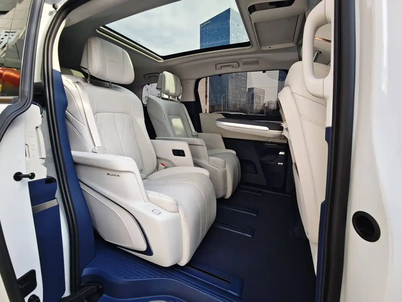 BUICK GL8 NEW ENERGY