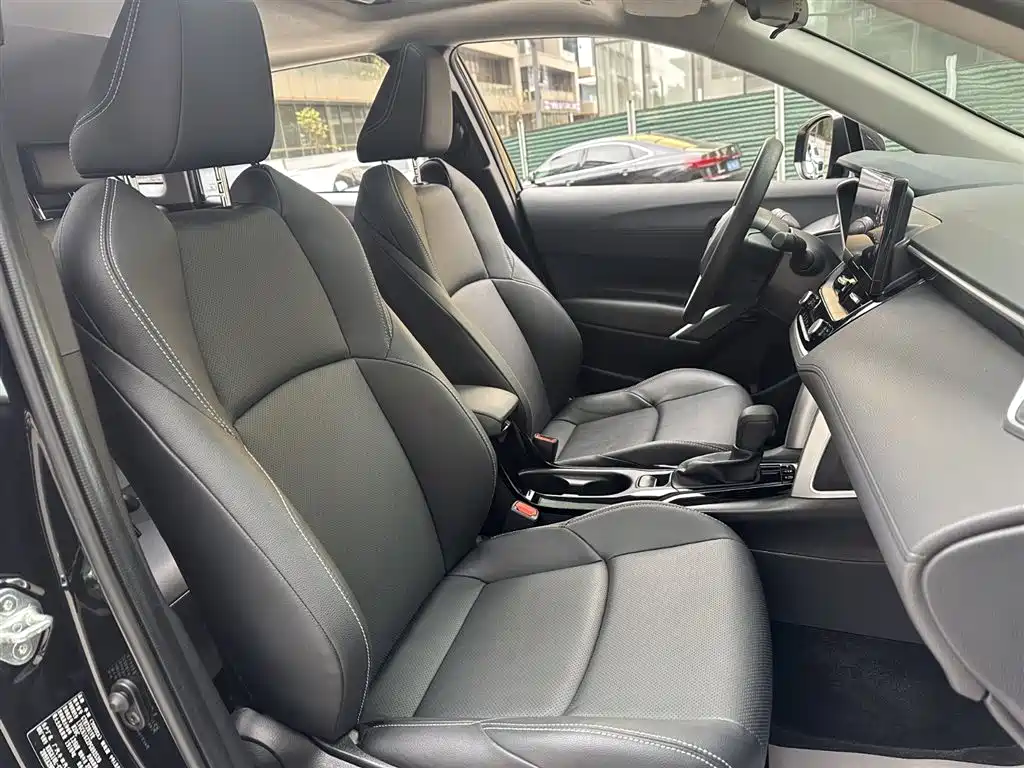 Toyota Frontlander 2023 2.0L CVT Luxury Edition фото 15