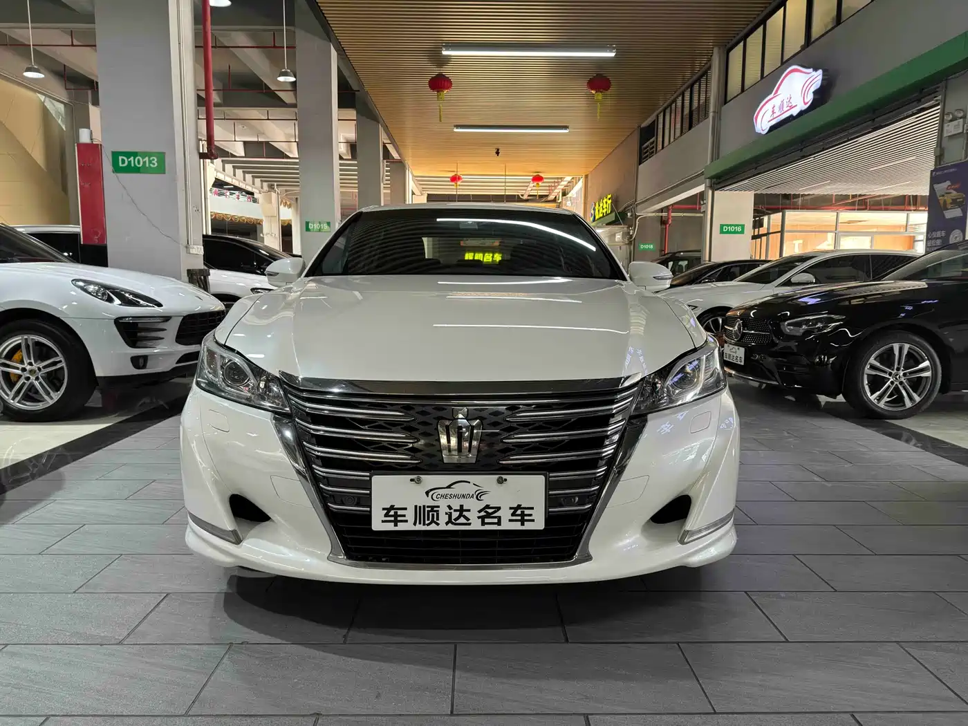 Toyota Crown 2015 2.5L Fashion Limited Edition фото 2