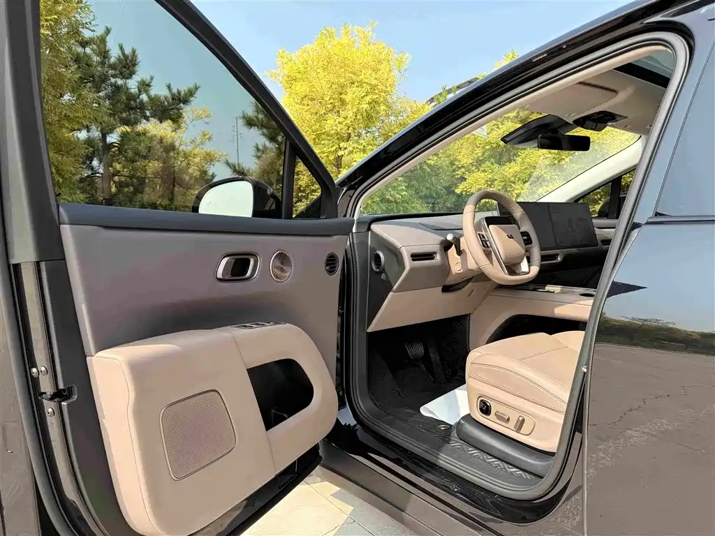 Li Auto Li i8 2026 2025 Standard Edition