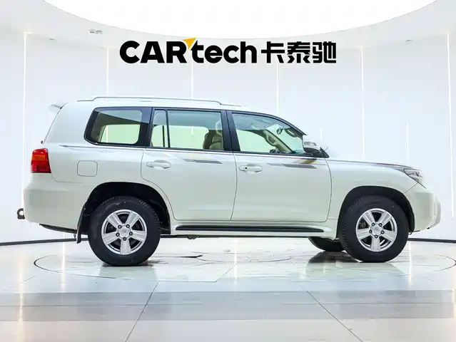 Toyota Land Cruiser (Import) 2015 4.0L V6 Middle East Low Configuration Edition — фото 5