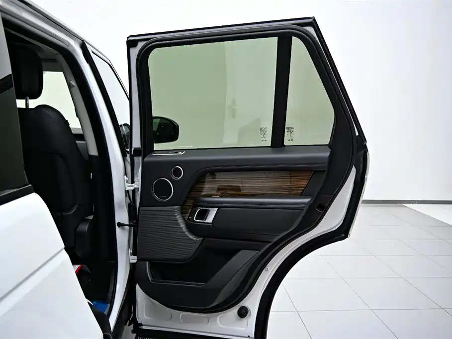Land Rover Range Rover 2019 3.0 SCV6 Heritage Edition фото 22