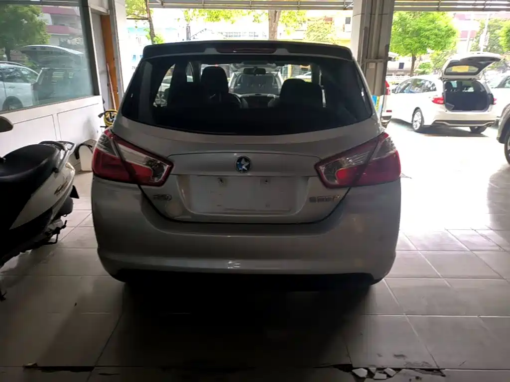 Venucia R50 2014 2014 1.6L Automatic Exciting Edition
