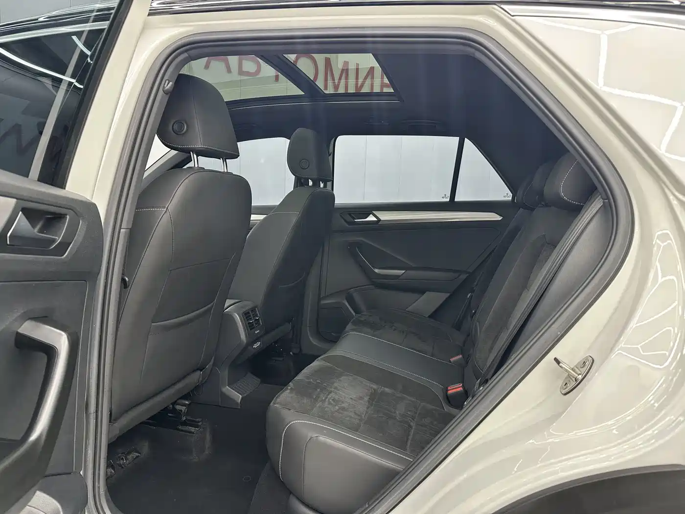 VOLKSWAGEN T ROC EXPLORING SONGS