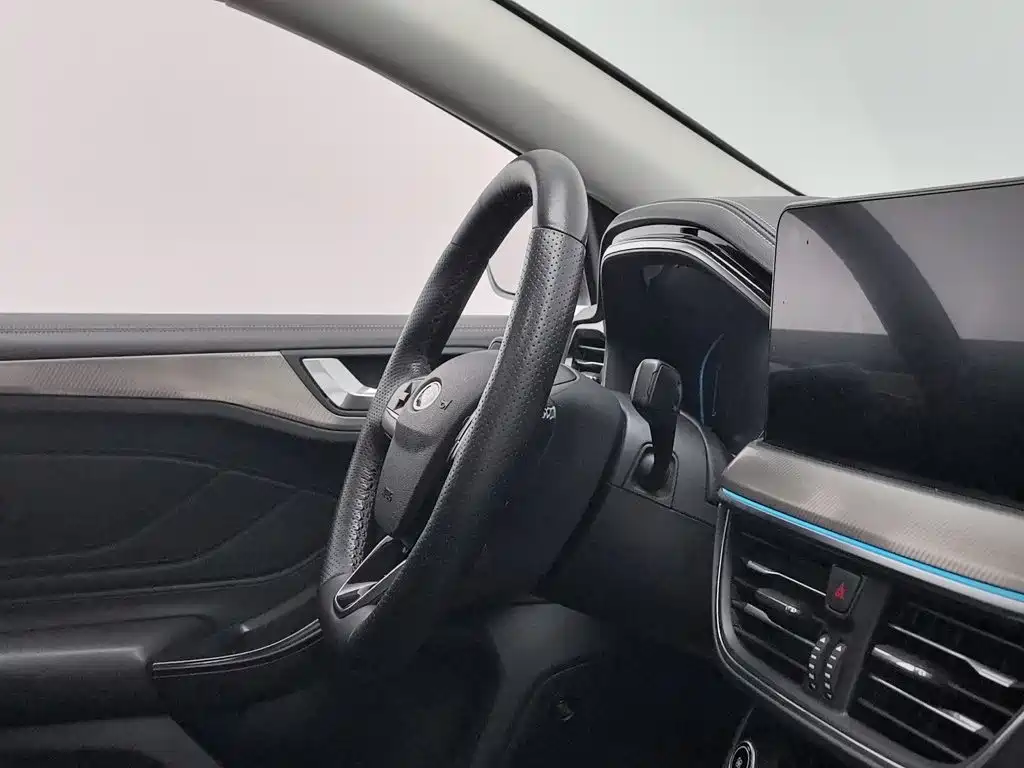 Ford Focus 2022 2021 Sedan EcoBoost 180 Auto Trend