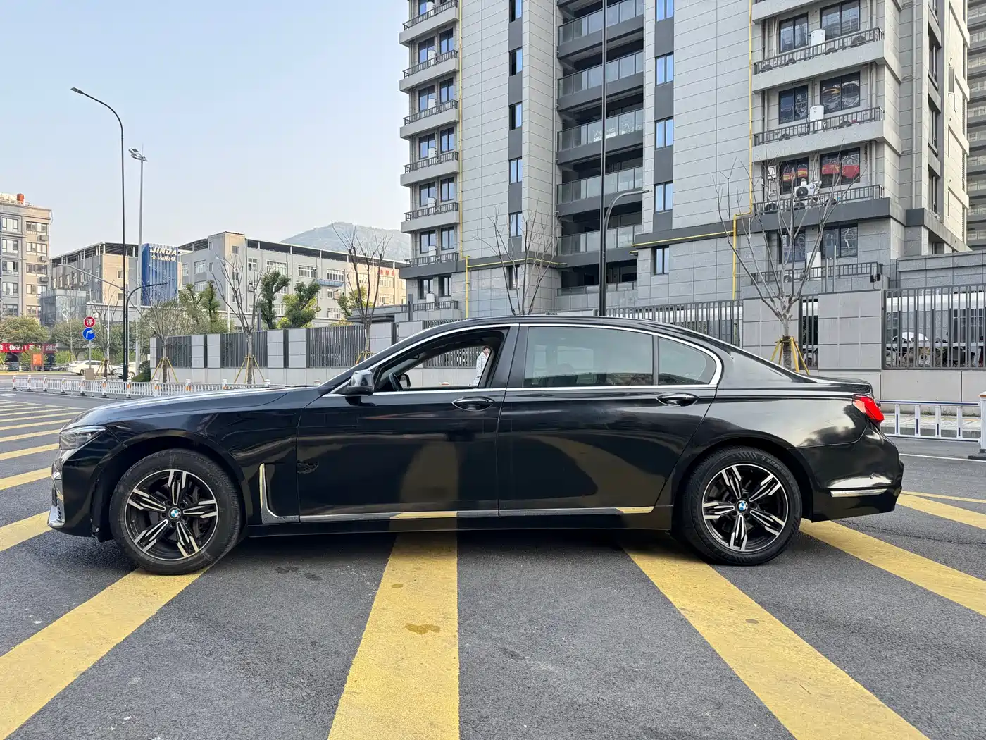 BMW 7 Series 2011 740Li Steinway Limited Edition фото 11