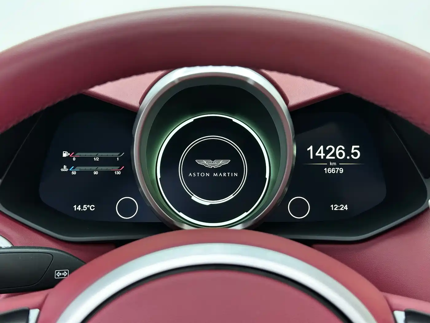 ASTON MARTIN V8 VANTAGE