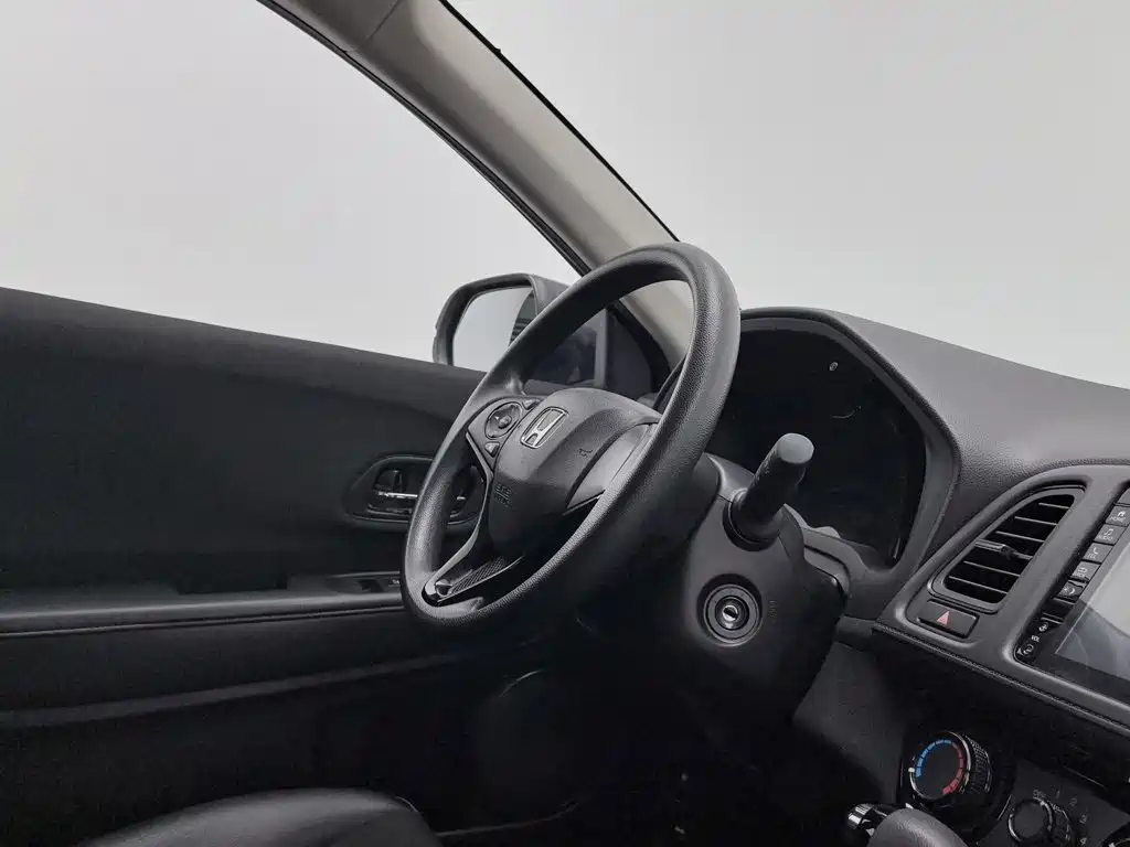 Фото 22 - Honda Vezel