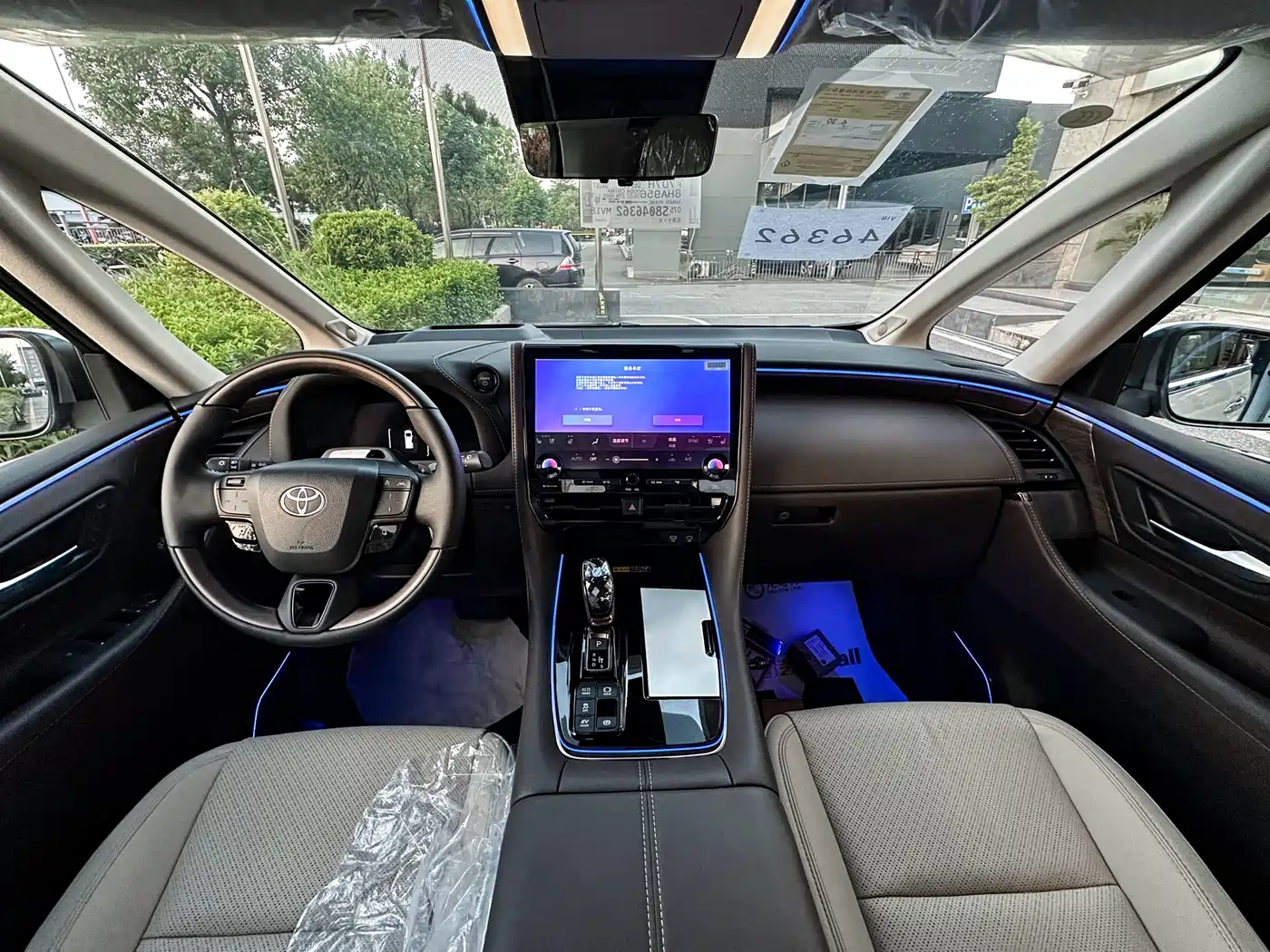 Toyota Alphard 2025 Hybrid 2.5L Ultimate Gold Edition фото 6