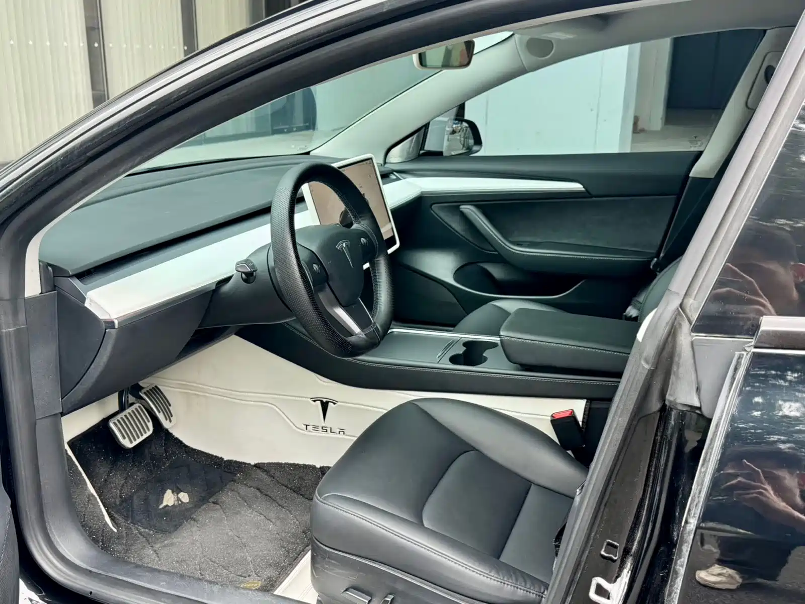 Фото 4 - Tesla Model 3