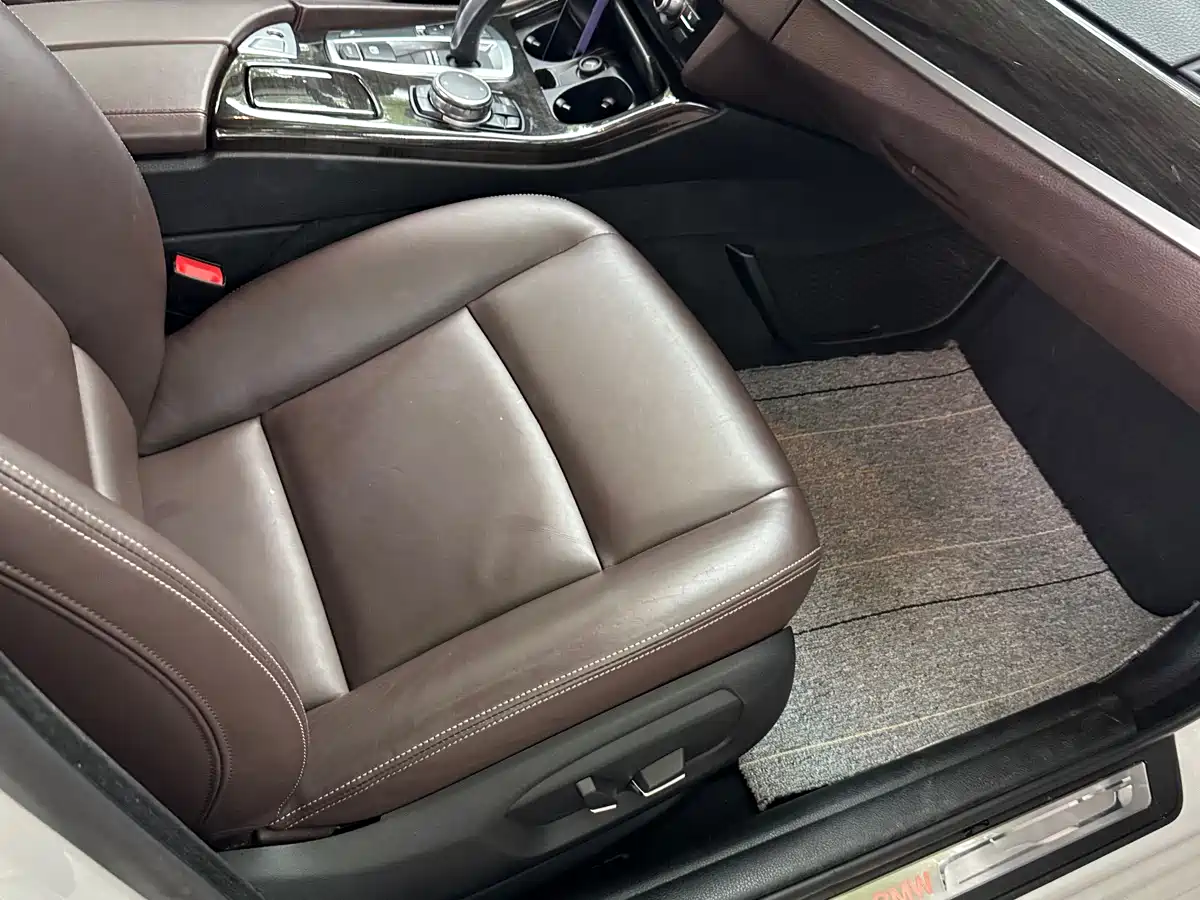 BMW 5 Series 2017 525Li Luxury Design Package фото 9