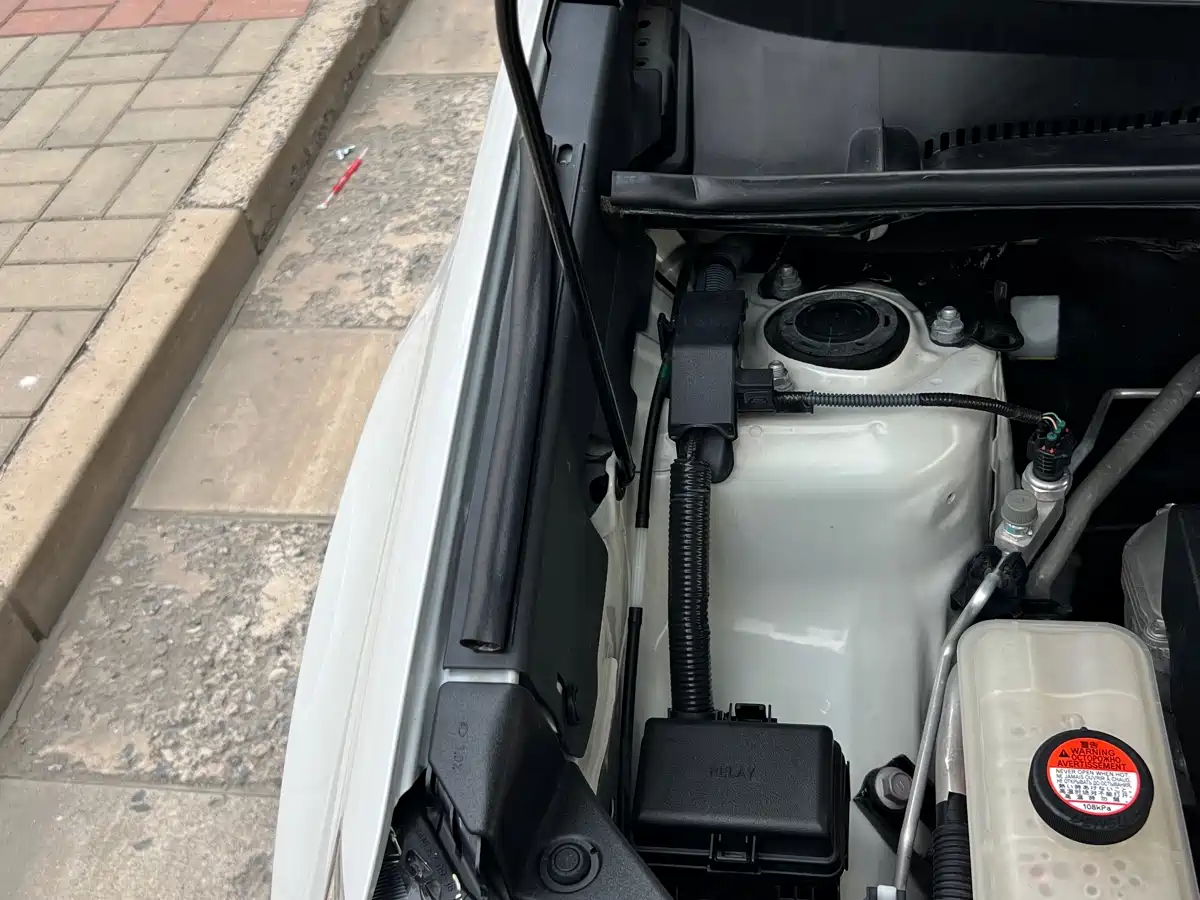 Toyota RAV4 Rongfang 2015 2.0L CVT 4WD Pioneer Edition фото 22
