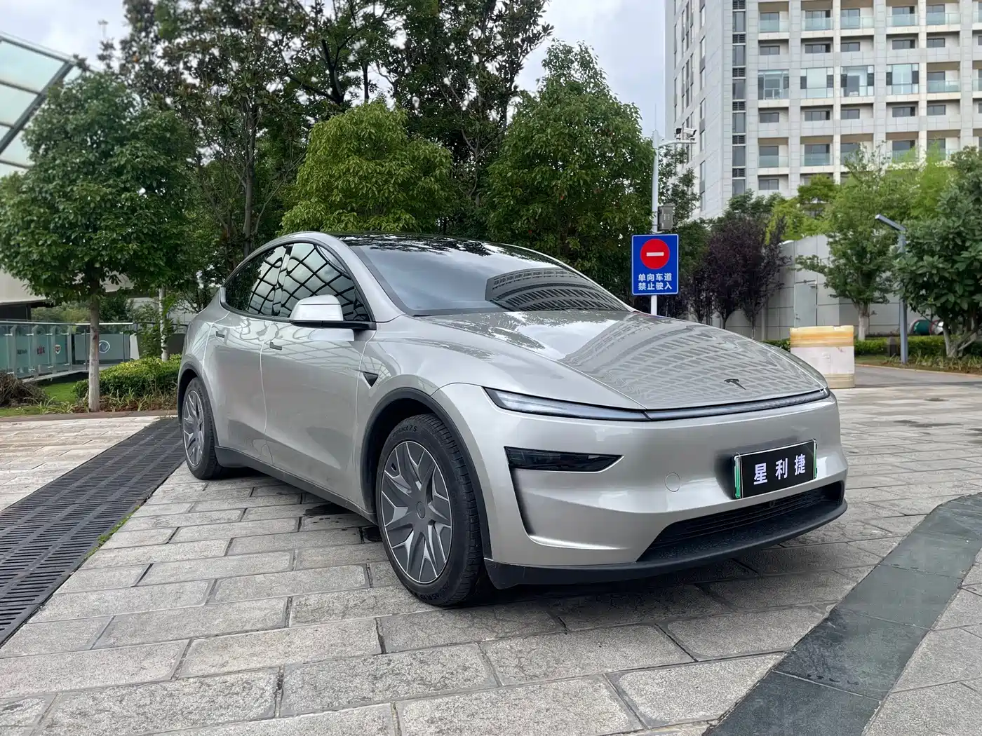 Tesla Model Y L 2025 2025 Facelift Long Range AWD