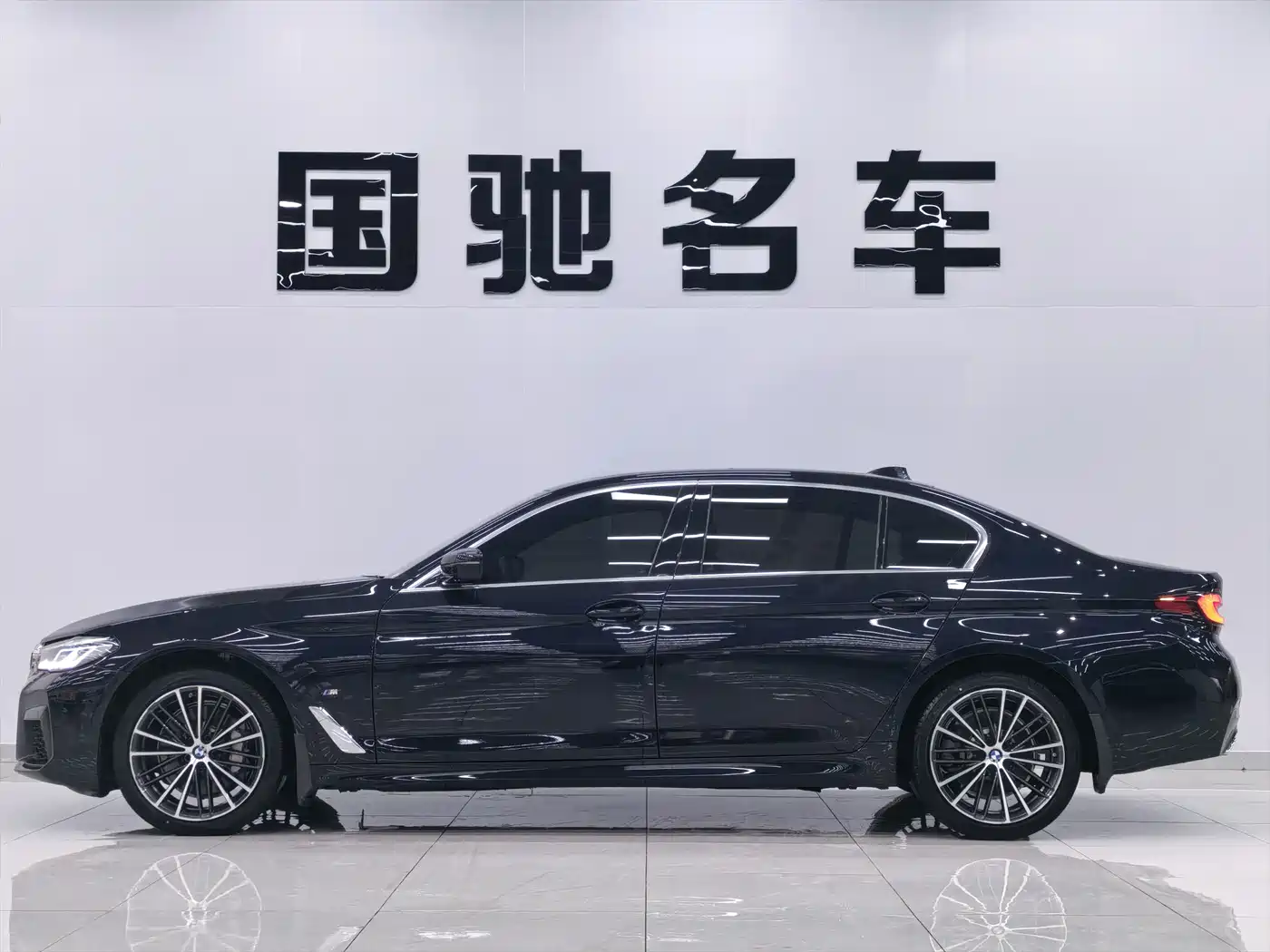 BMW 5 Series 2022 530Li Leading M Sport Package фото 3