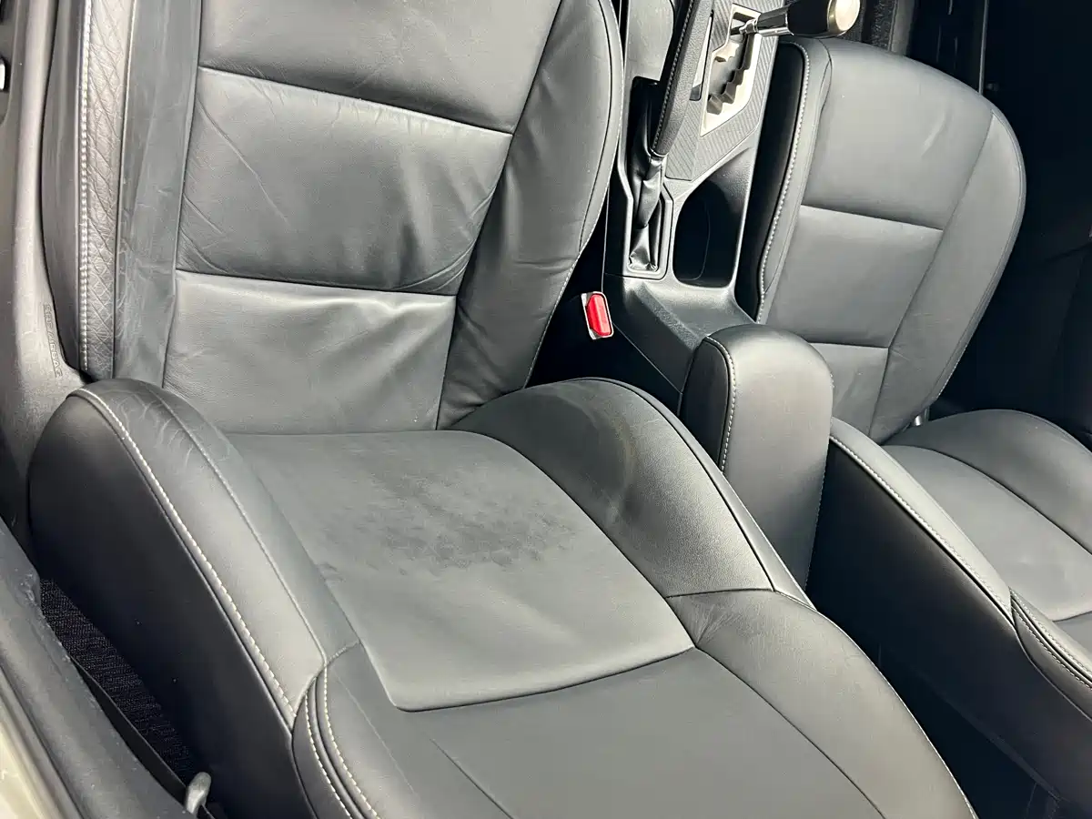Toyota RAV4 Rongfang 2015 2.0L CVT 4WD Pioneer Edition фото 16
