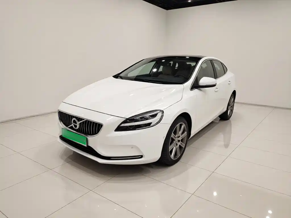 Фото 2 - Volvo V40