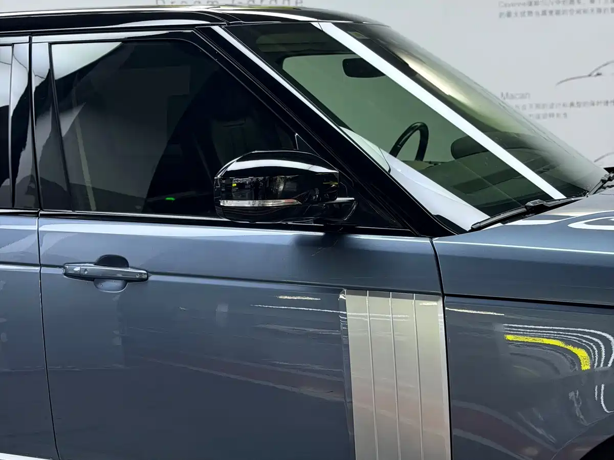 Land Rover Range Rover 2022 3.0 L6 400PS Heritage Extended Classic Edition фото 5