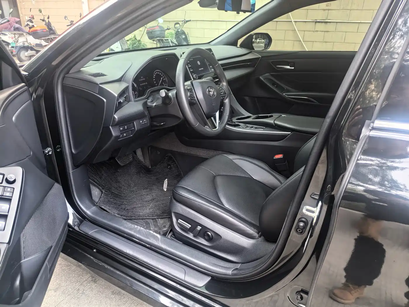 Toyota Avalon 2019 Hybrid 2.5L Luxury Edition China V фото 7